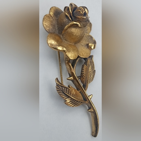 Trifari Crown Gold Tone Brushed VTG Rose Flower Brooch + Earrings 1960's Set - Picture 3 of 14